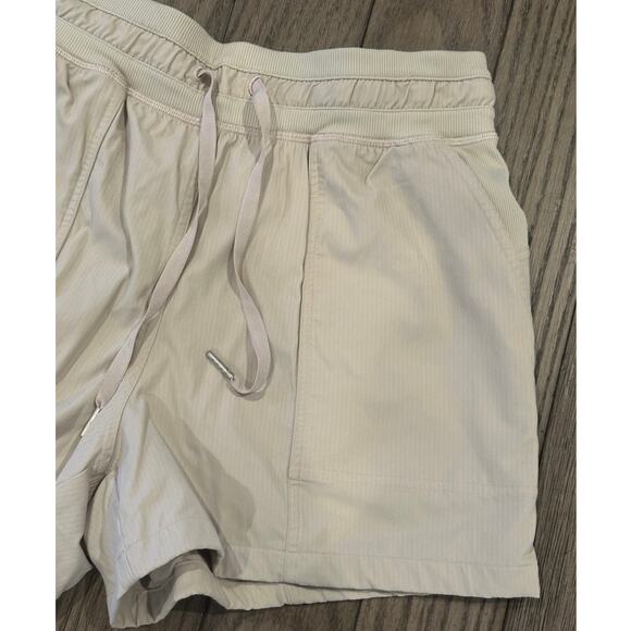 Lululemon Dance Studio High Rise Shorts 3.5" Size 6 Tan - Picture 3 of 9